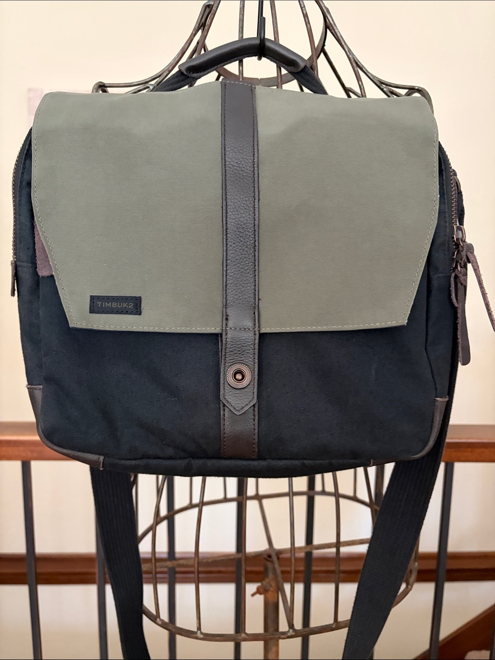 EUC Timbuk2 Black Olive Green Canvas/Leather Messenger Sunset Collection UNISEX